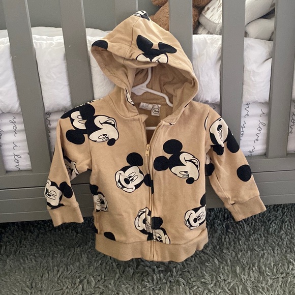 🤎🤍H&M neutral Mickey zip up hoodie Disney🤎🤍size 18 months - Picture 1 of 6